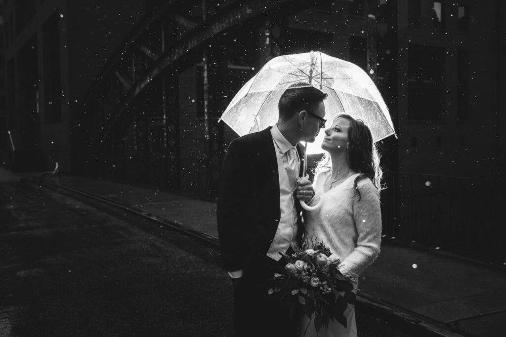 Hochzeitsfotoshooting während des Regens in Hamburg